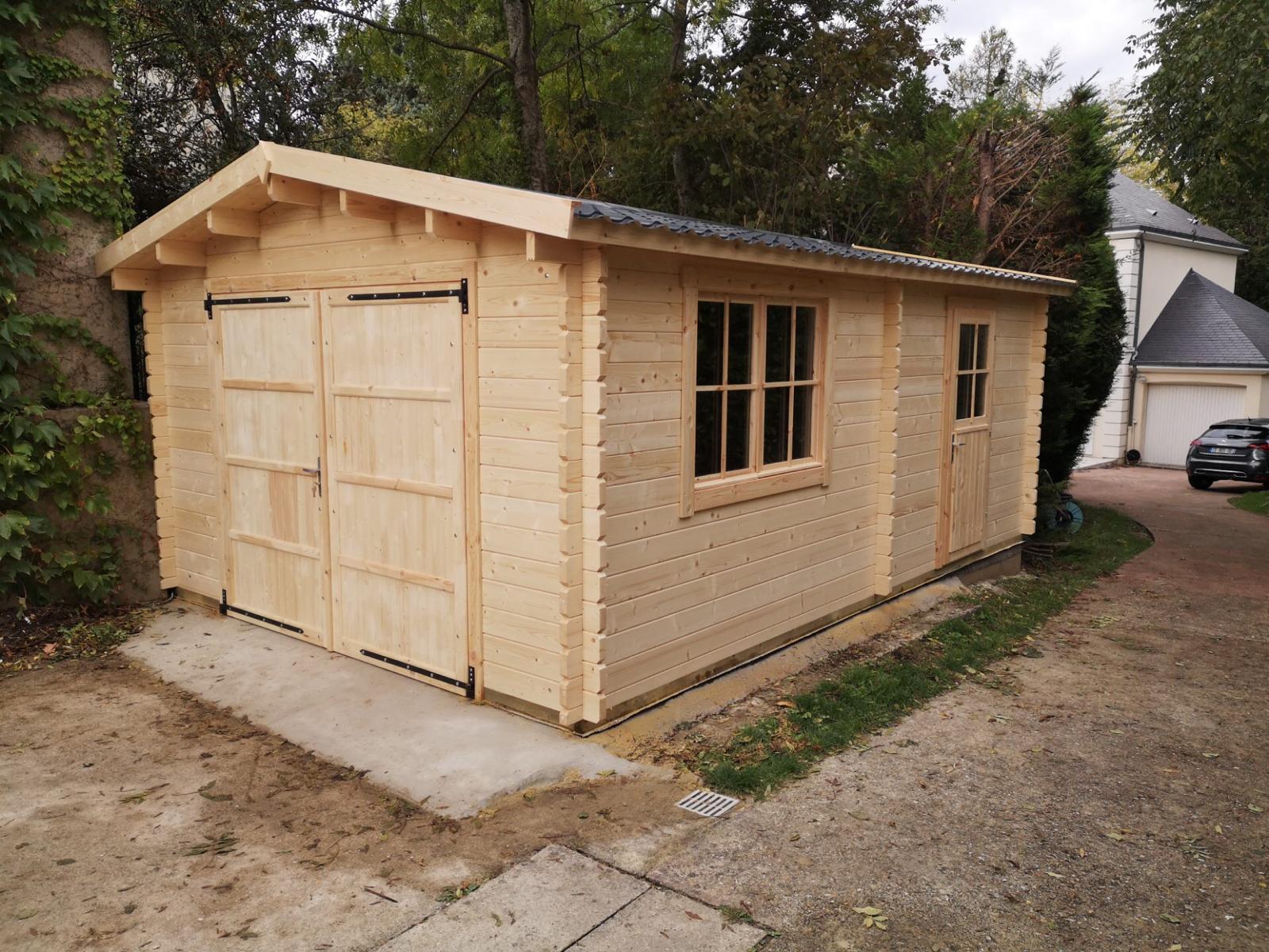 Petite garage en bois